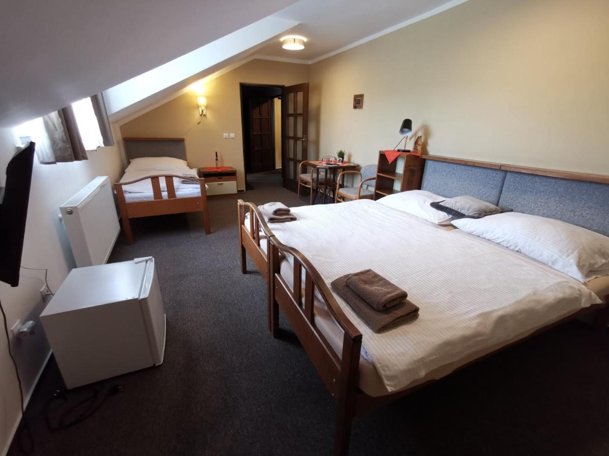Hotel Stary Mlyn Есеник Экстерьер фото
