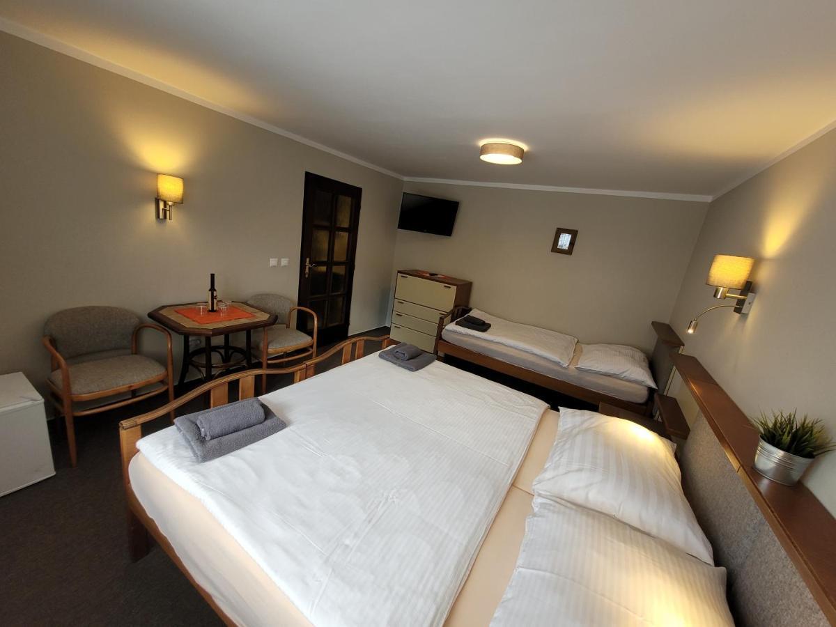 Hotel Stary Mlyn Есеник Экстерьер фото