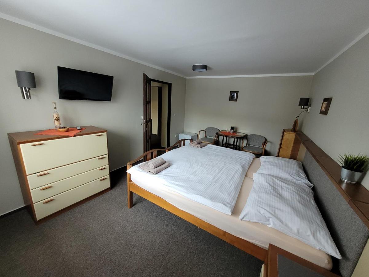 Hotel Stary Mlyn Есеник Экстерьер фото
